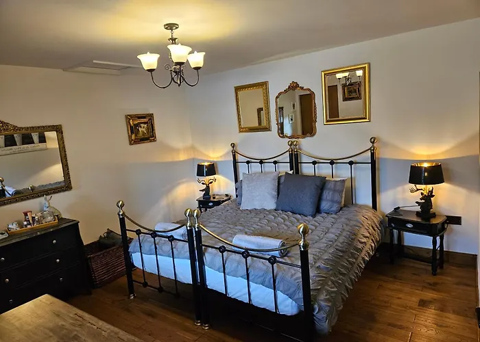 Lyonshall Lodge