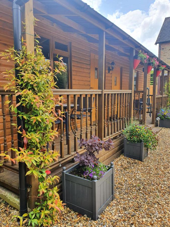 Lyonshall Lodge *